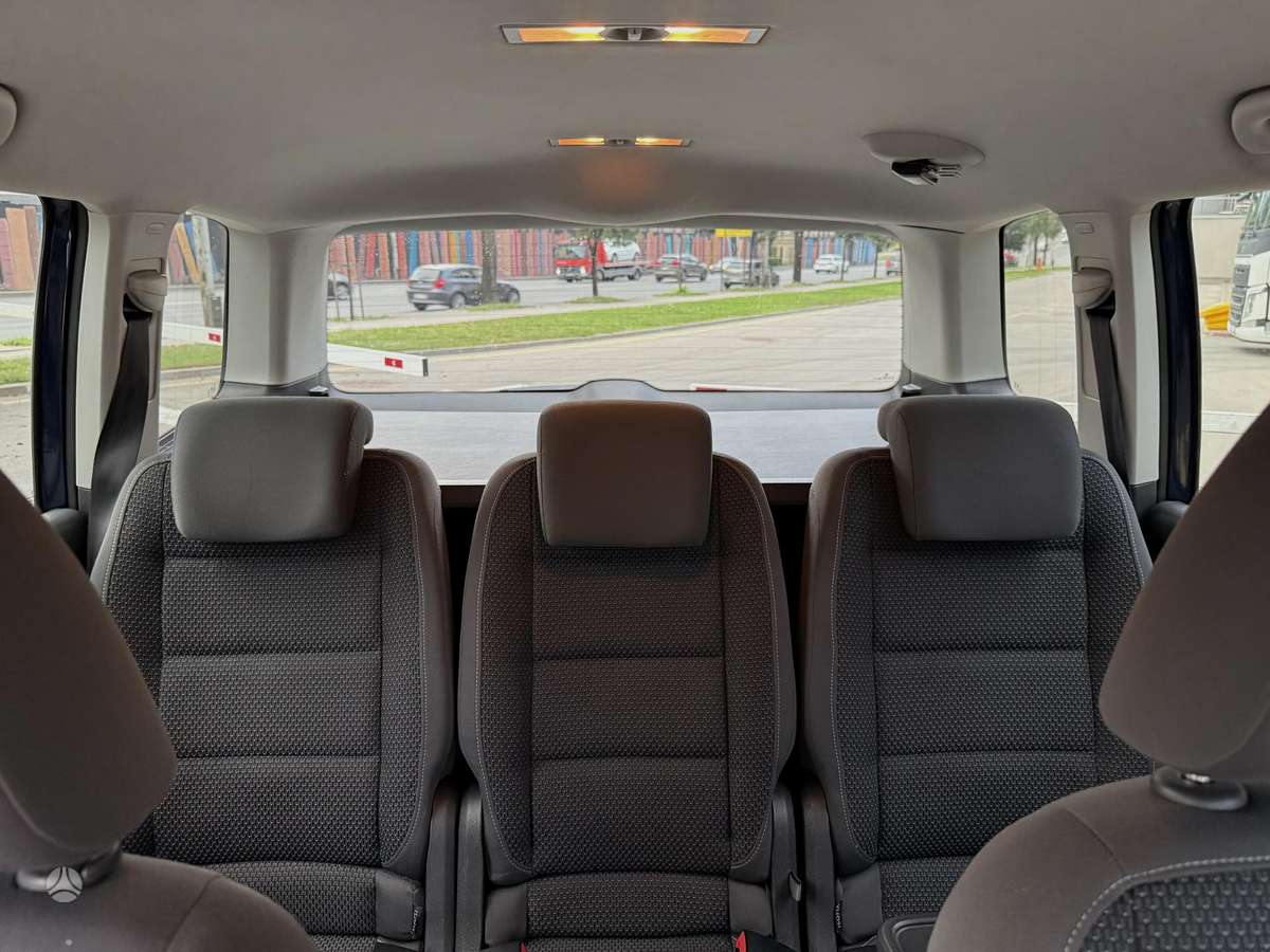 Volkswagen Touran 2010 — photo 26
