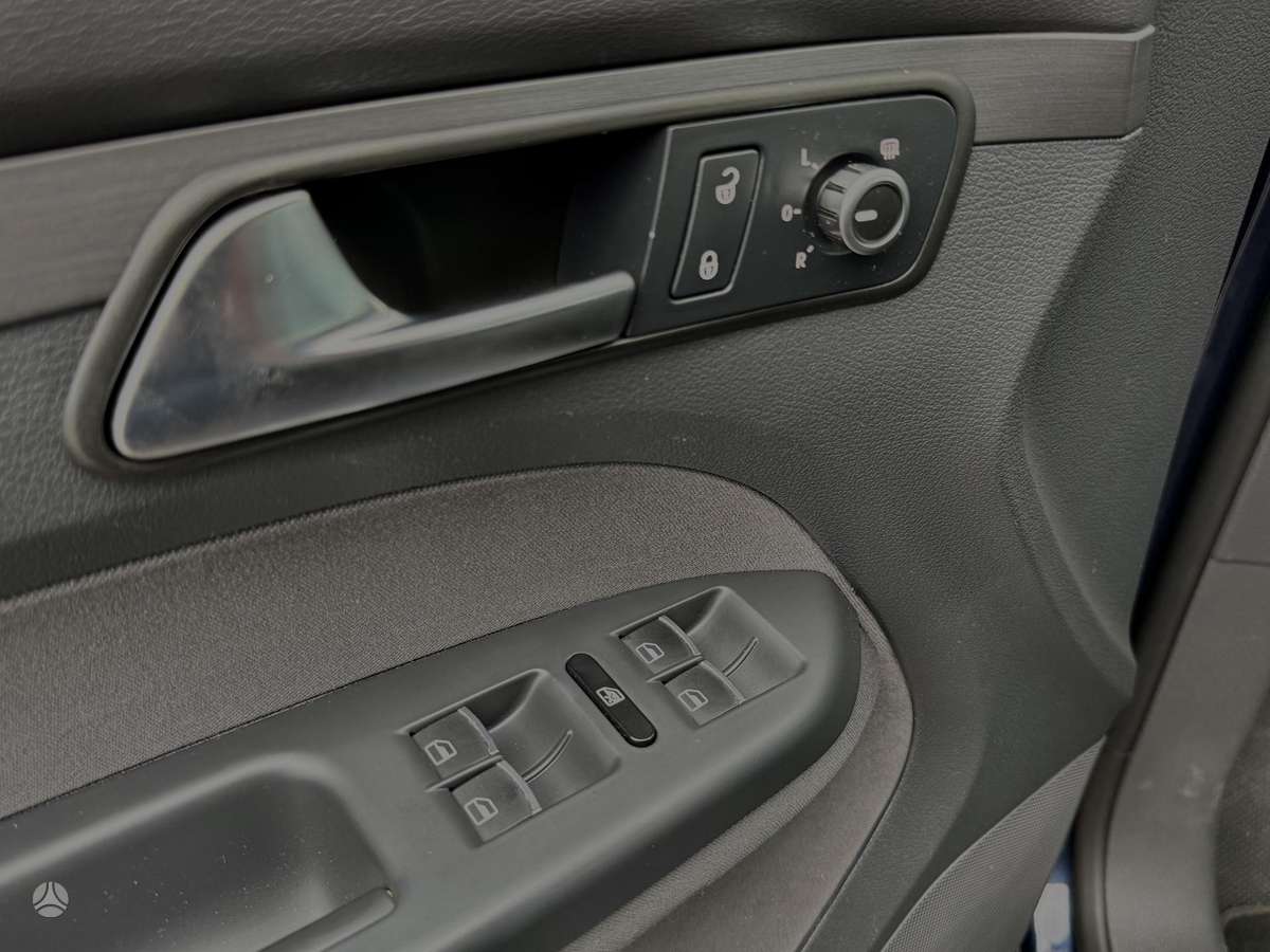 Volkswagen Touran 2010 — photo 29