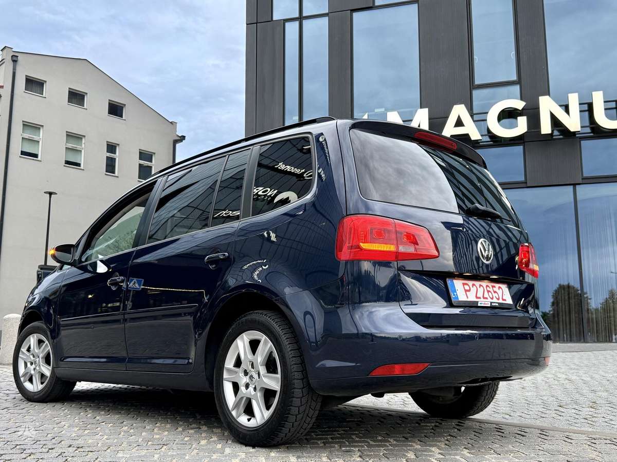 Volkswagen Touran 2010 — photo 8
