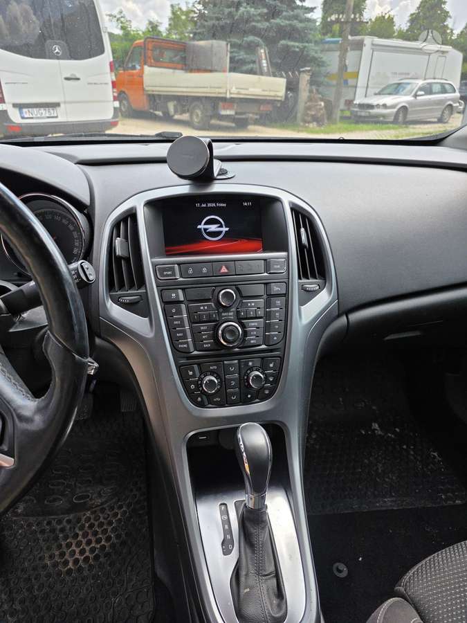 Opel Astra 2014 — photo 5