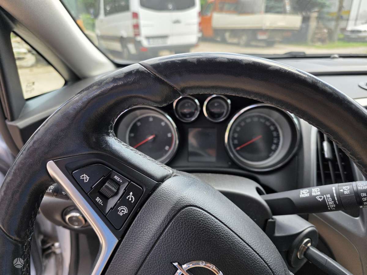 Opel Astra 2014 — photo 6