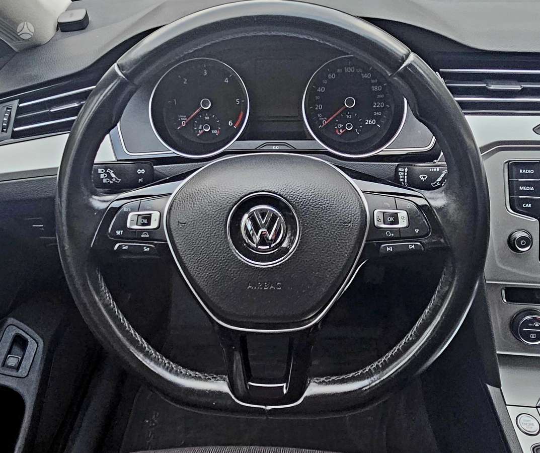 Volkswagen Passat 2015 — фото 10