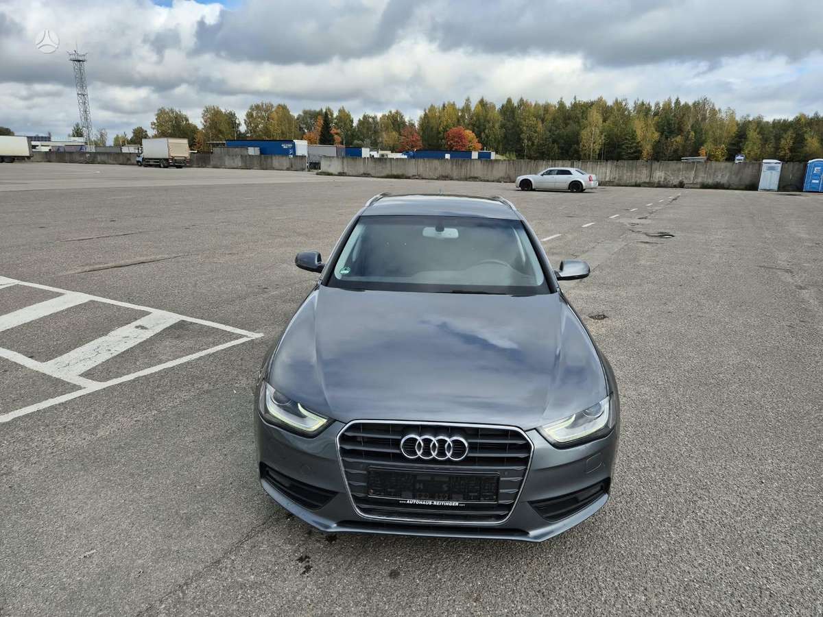 Audi A4 2013 — вигляд ззаду