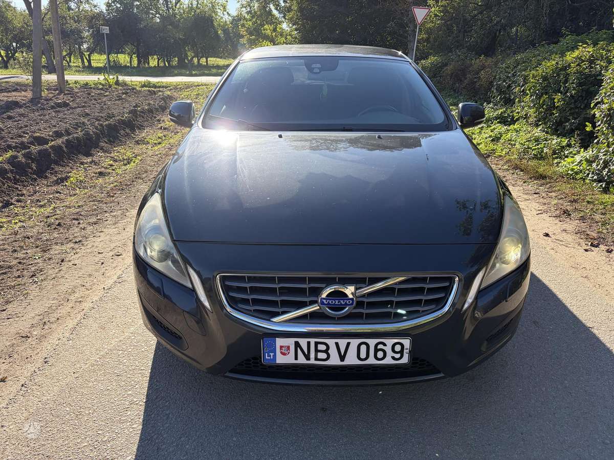 Volvo V60 2011 — вигляд ззаду