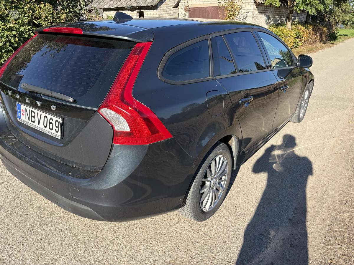 Volvo V60 2011 — двигун 1984 cm³, 163 HP (120kW)