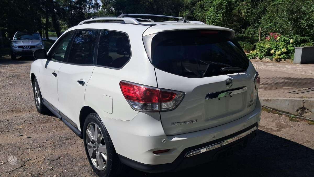 Nissan Pathfinder 2013 — engine 3498 cm³, 260 HP (191kW)