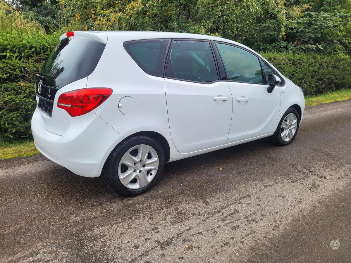 Opel Meriva 2011 — engine 1398 cm³, 101 HP (74kW)