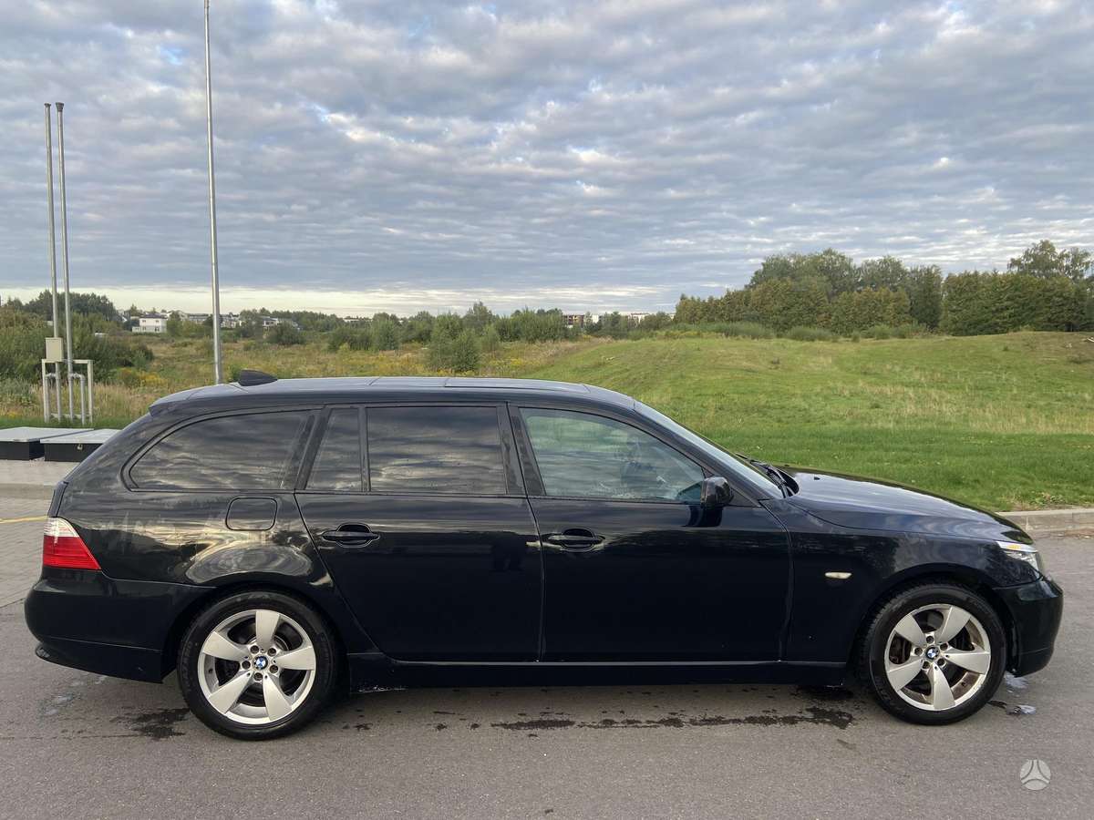 BMW 530 2007 — салон
