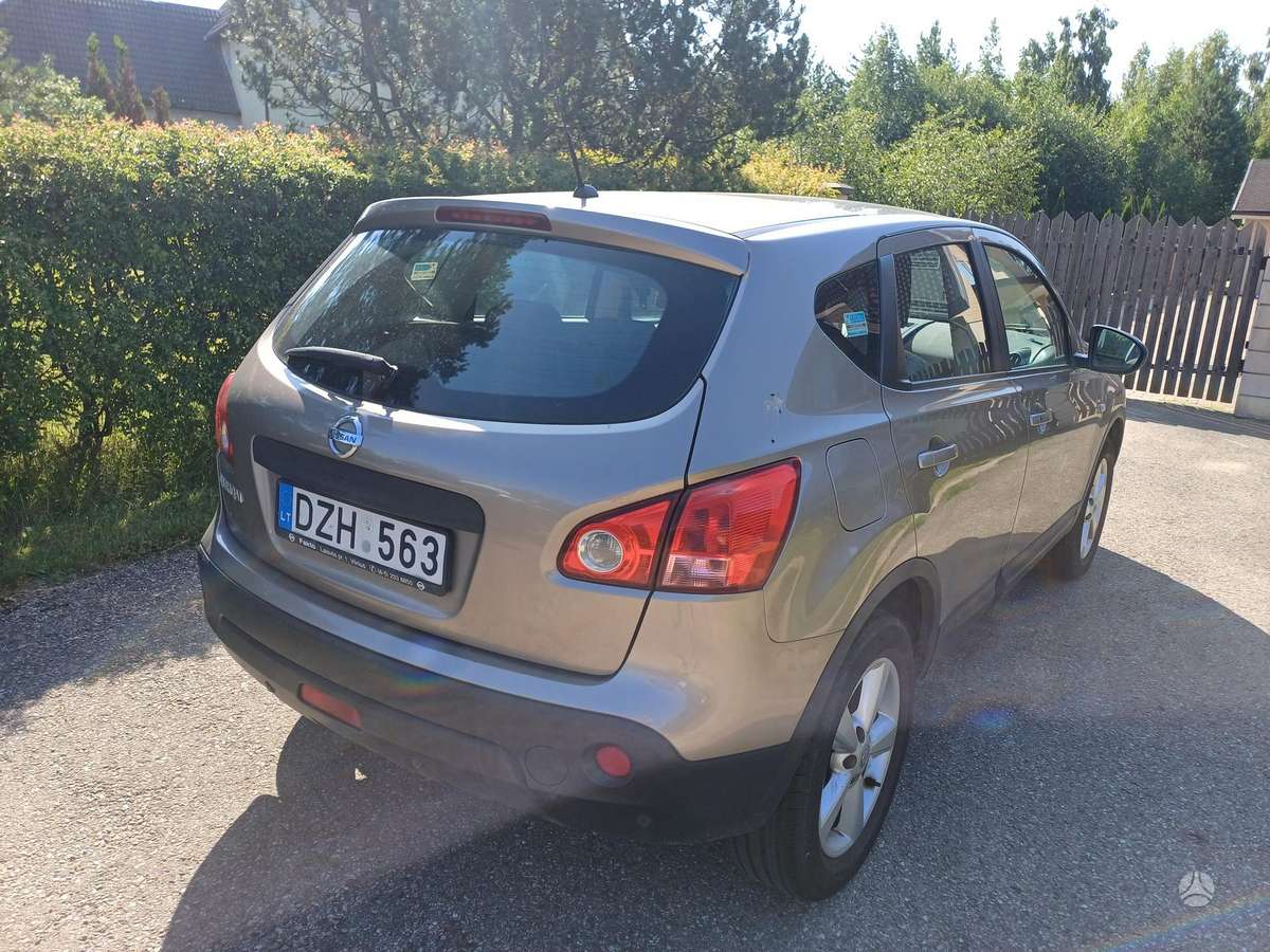 Nissan Qashqai 2008 — rear view