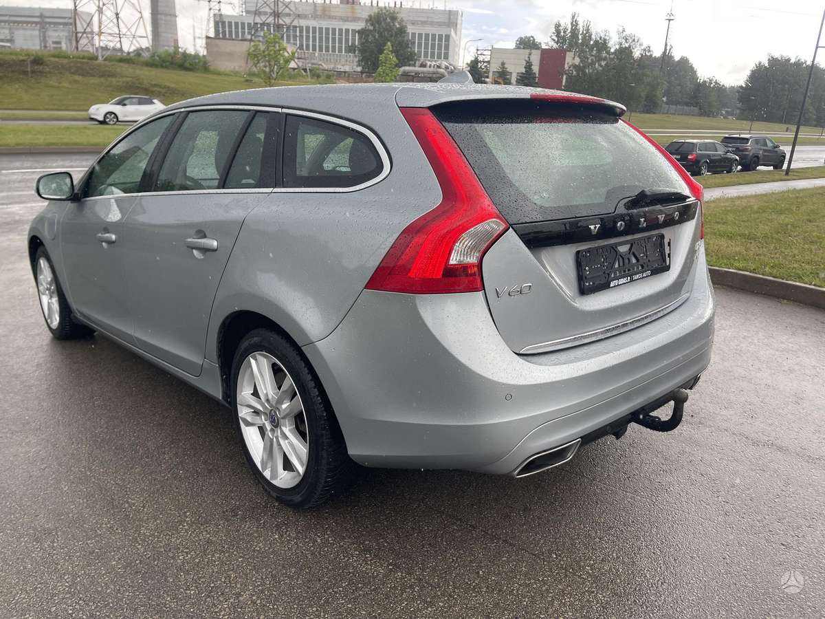Volvo V60 2014 — photo 11