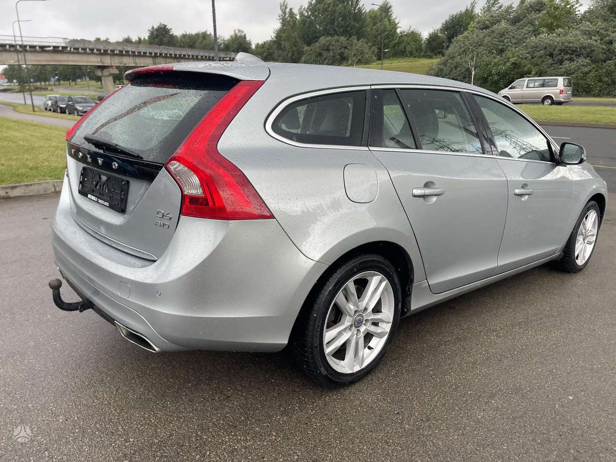 Volvo V60 2014 — photo 14