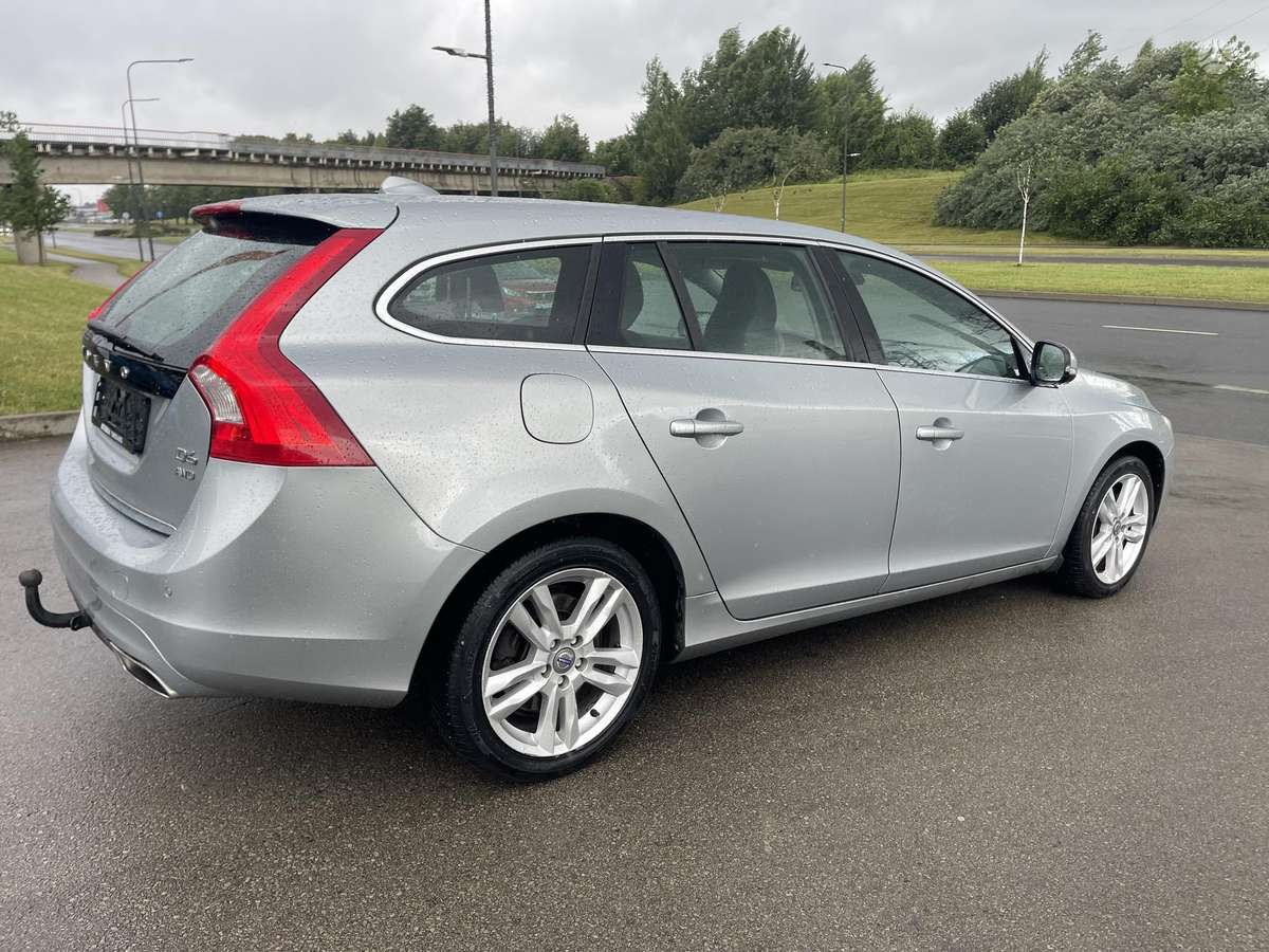 Volvo V60 2014 — photo 15