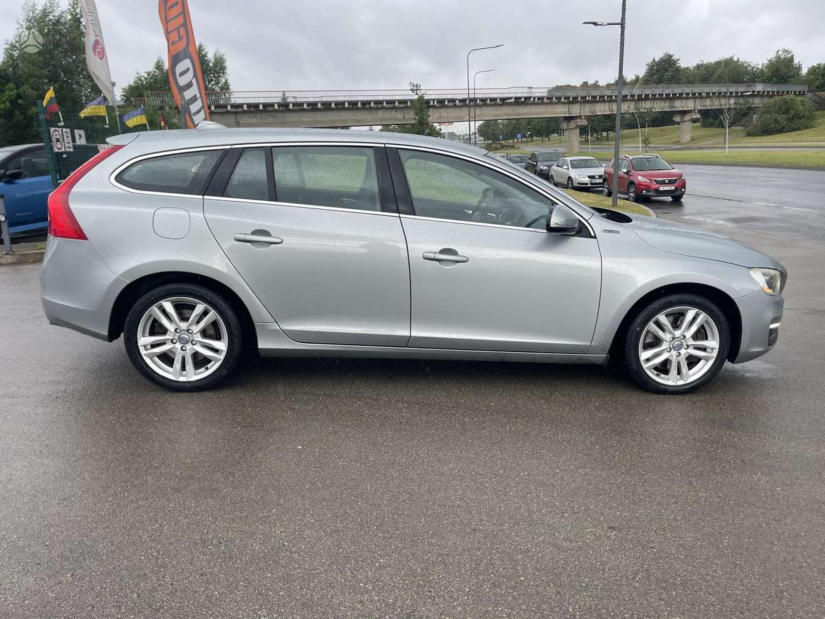 Volvo V60 2014 — photo 16