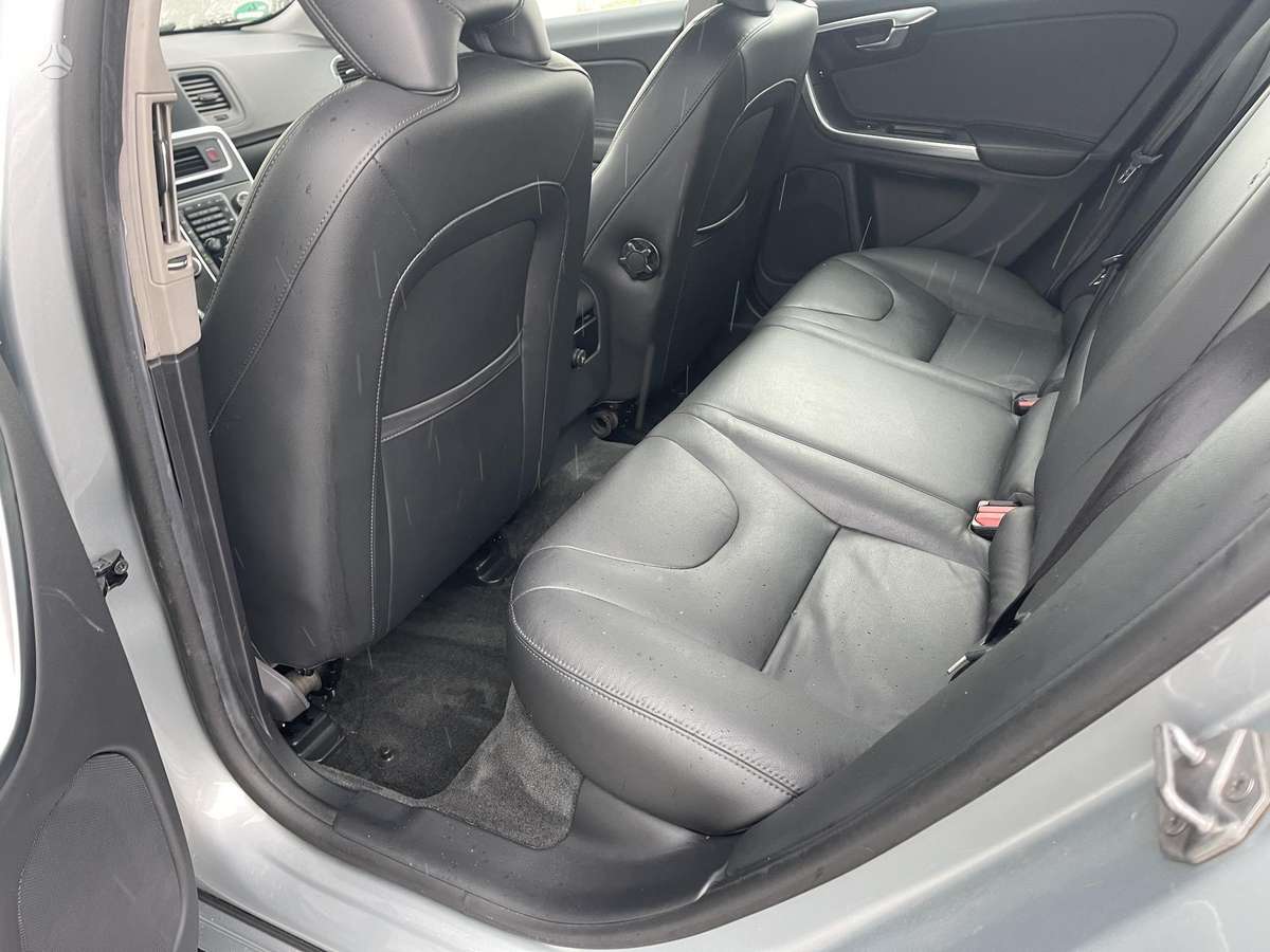 Volvo V60 2014 — photo 23