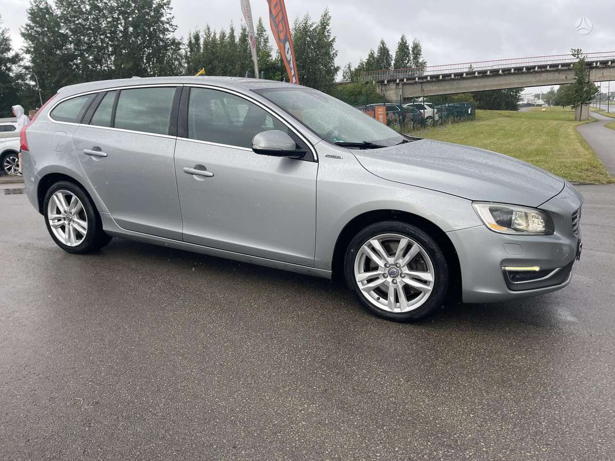 Volvo V60 2014 — interior