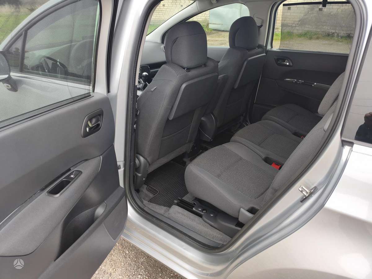 Peugeot 5008 2014 — фото 12