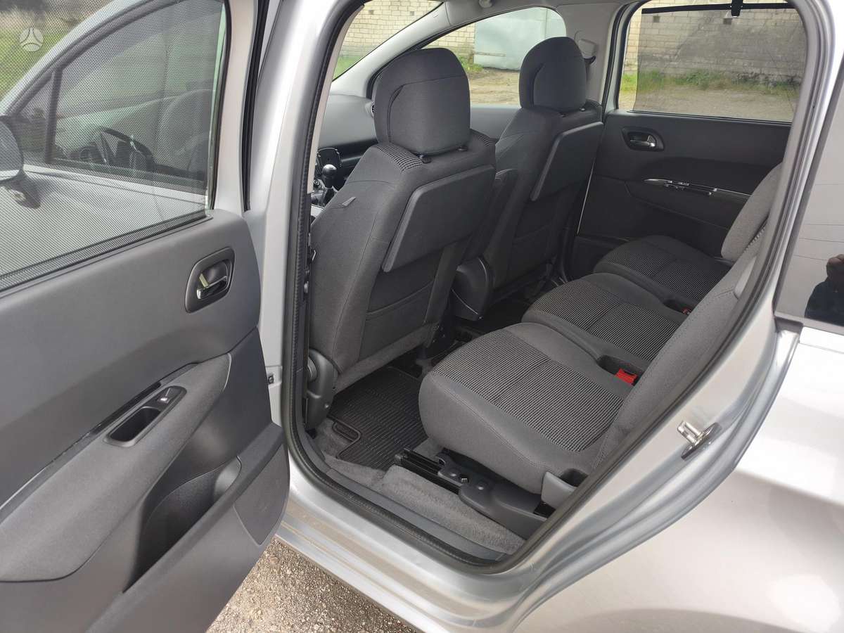 Peugeot 5008 2014 — фото 13