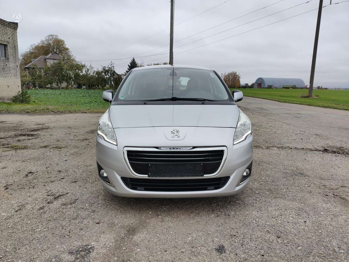 Peugeot 5008 2014 — вигляд ззаду