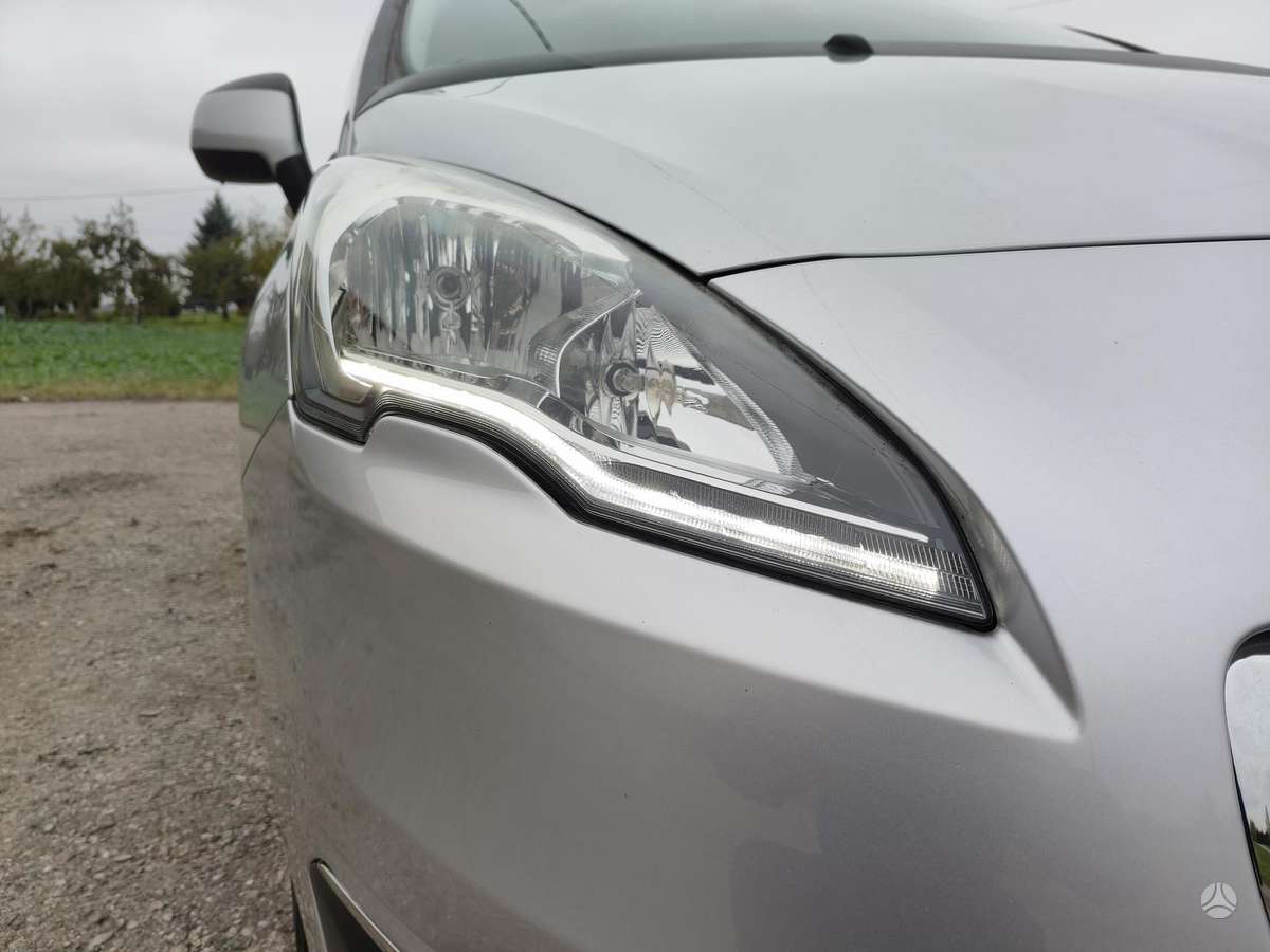 Peugeot 5008 2014 — двигун 1598 cm³, 120 HP (88kW)