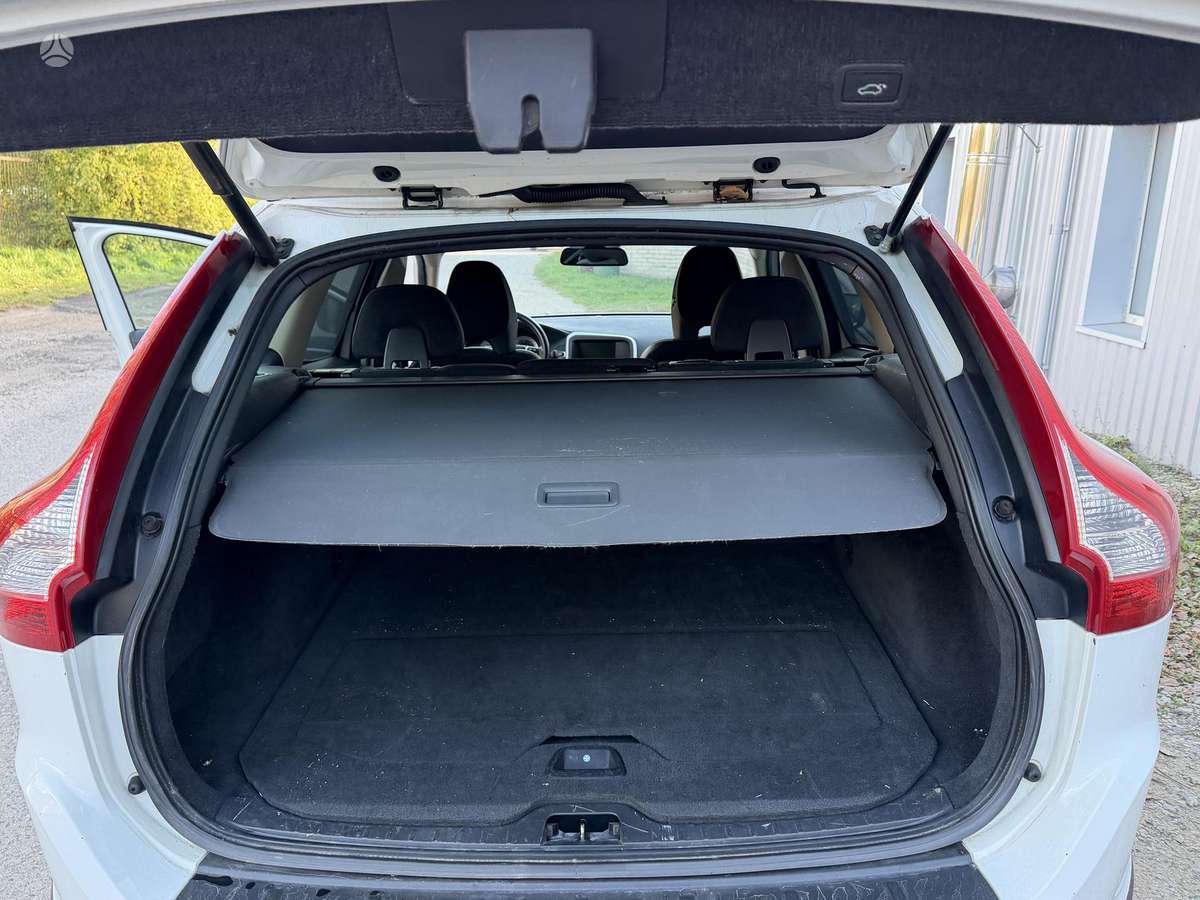 Volvo XC60 2011 — photo 10