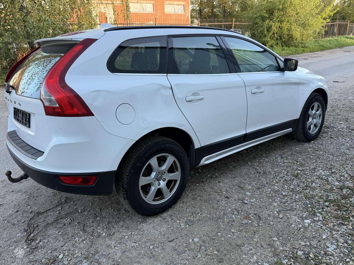 Volvo XC60 2011 — interior