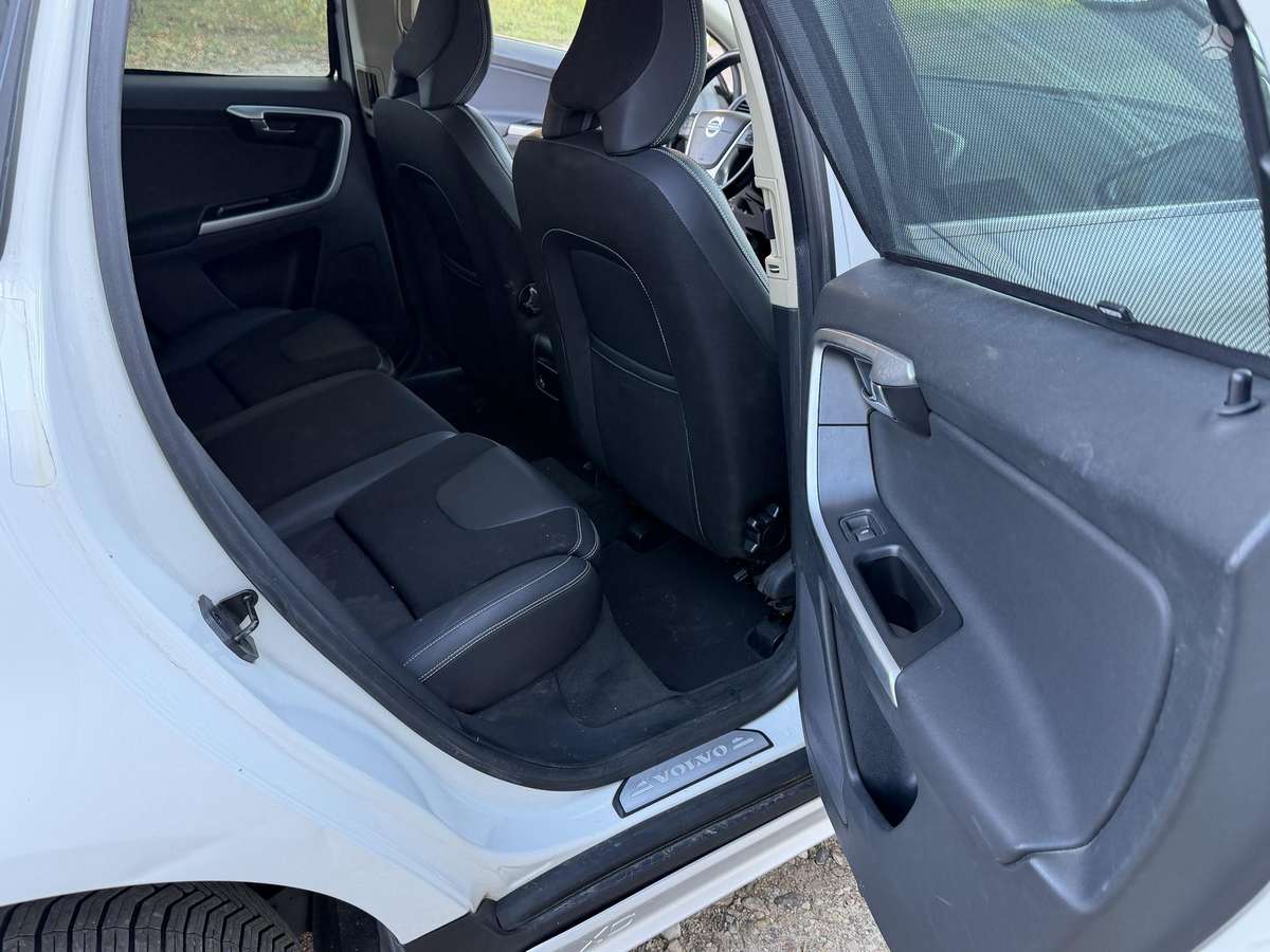 Volvo XC60 2011 — photo 9