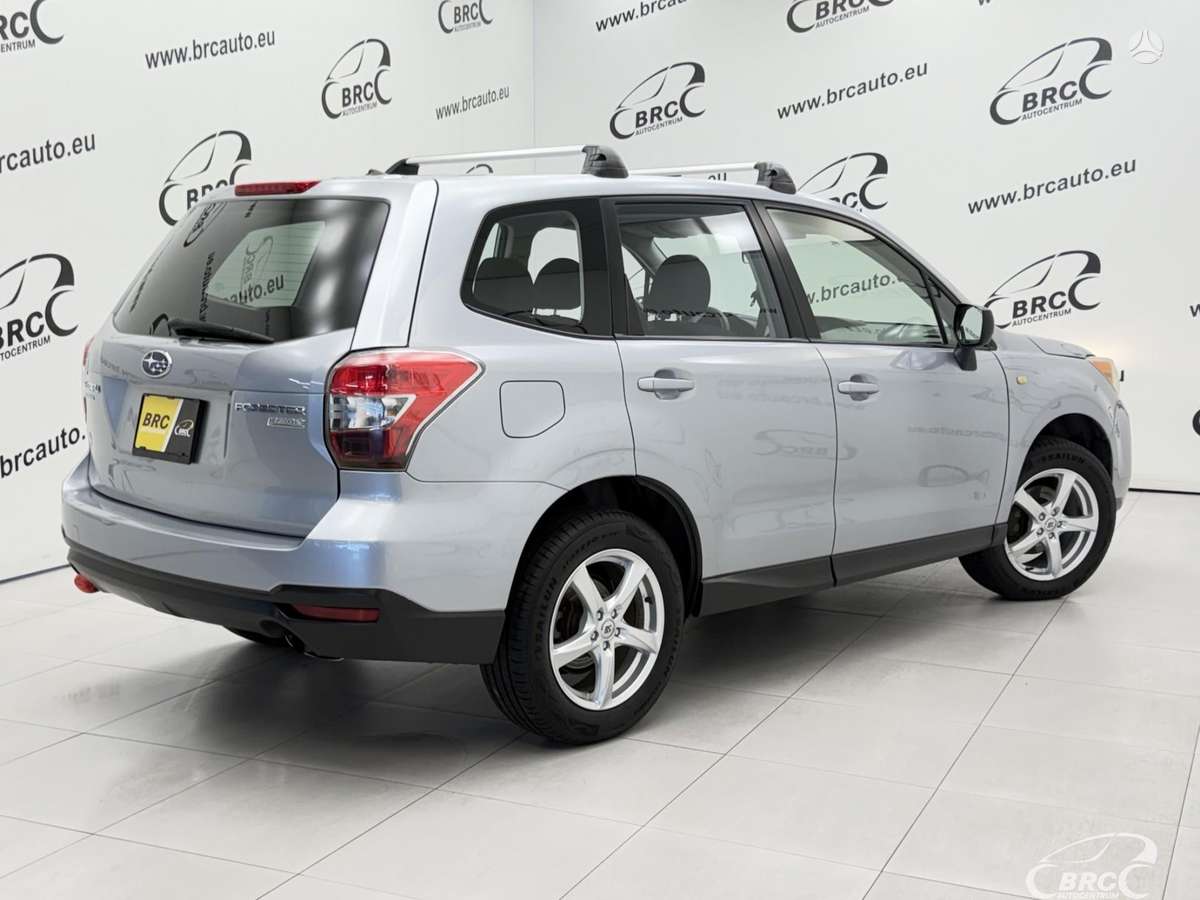 Subaru Forester 2014 — салон