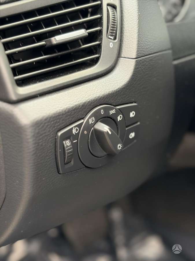 BMW X1 2011 — photo 13