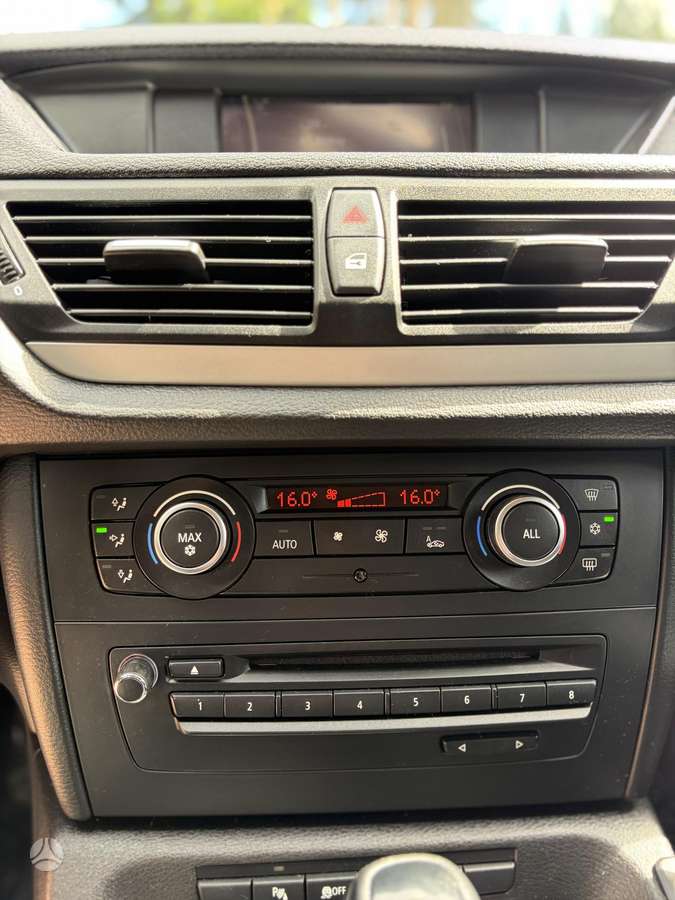BMW X1 2011 — photo 18