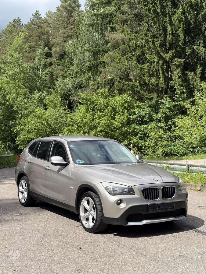 BMW X1 2011 — rear view