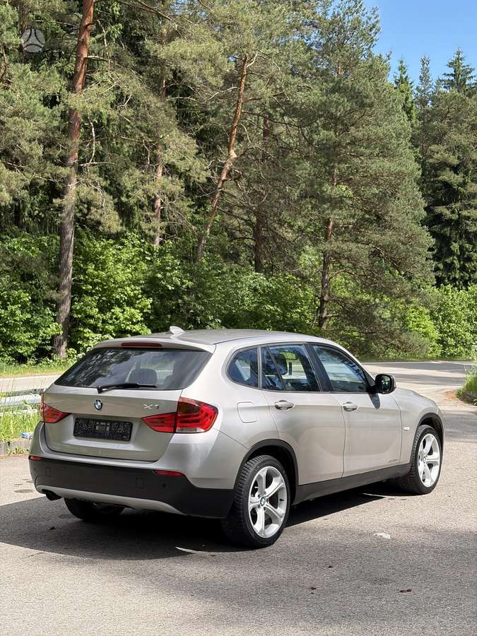 BMW X1 2011 — interior