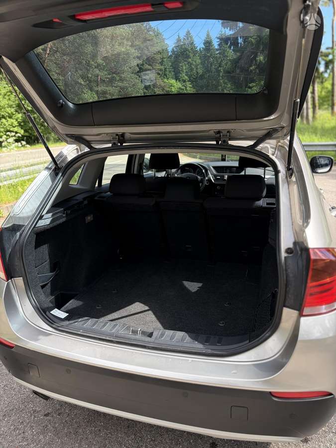 BMW X1 2011 — photo 8