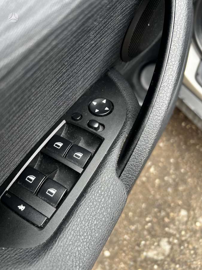BMW X1 2011 — photo 9