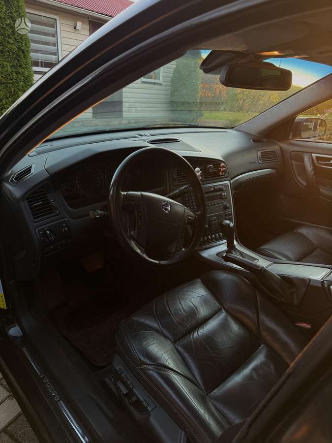 Volvo V70 2005 — rear view