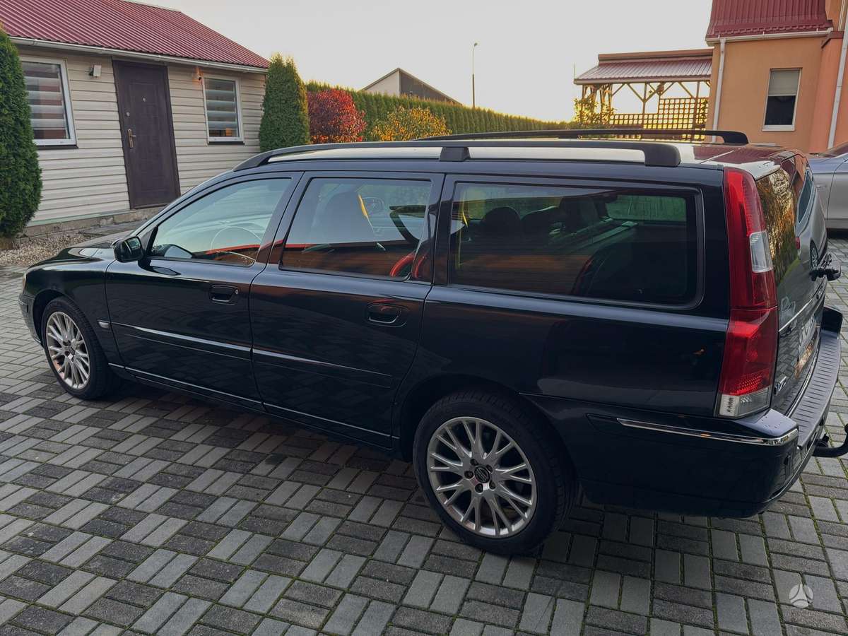 Volvo V70 2005 — interior