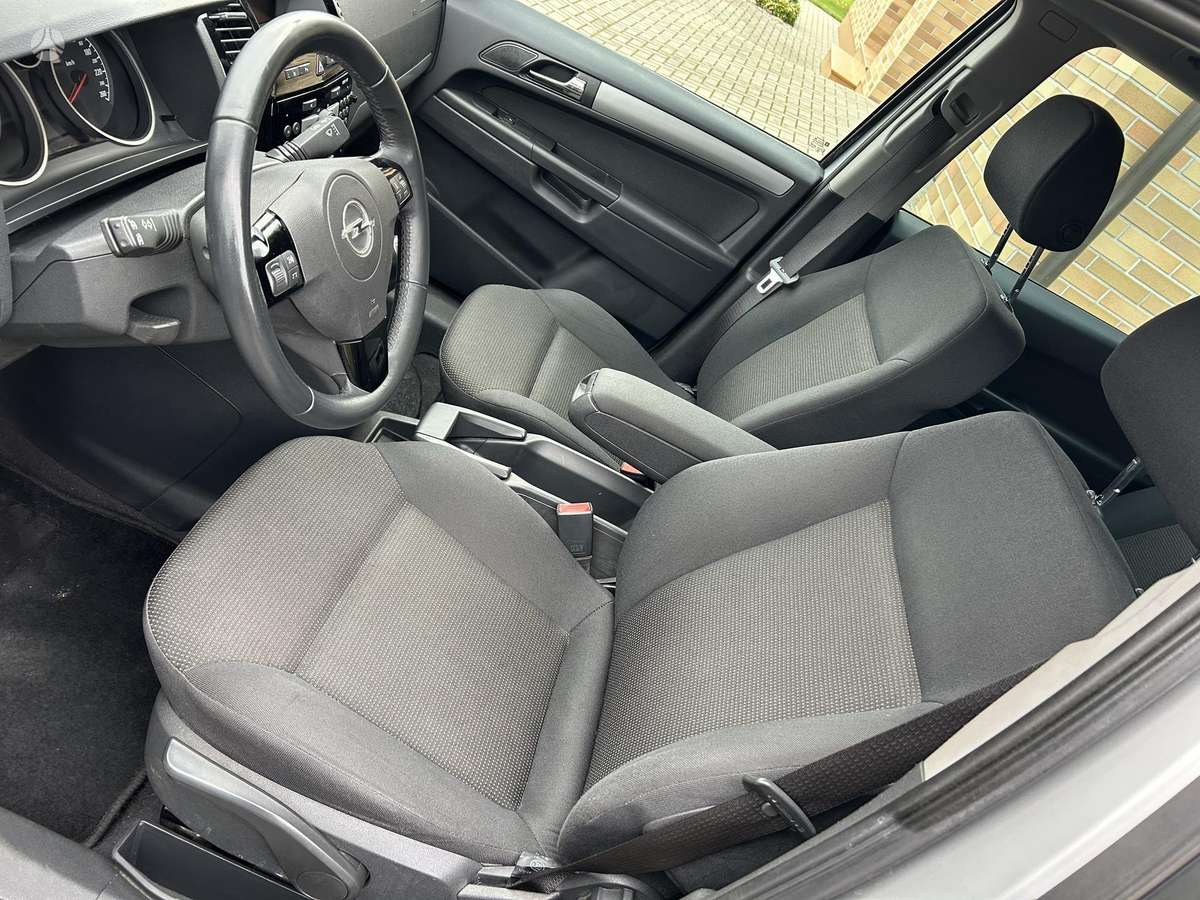 Opel Zafira 2012 — фото 15