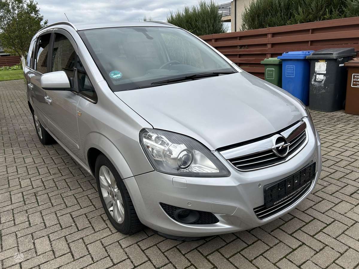Opel Zafira 2012 — двигун 1800 cm³, 140 HP (103kW)