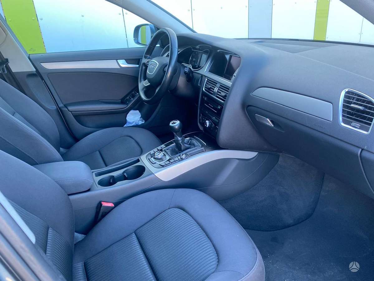 Audi A4 2012 — photo 16