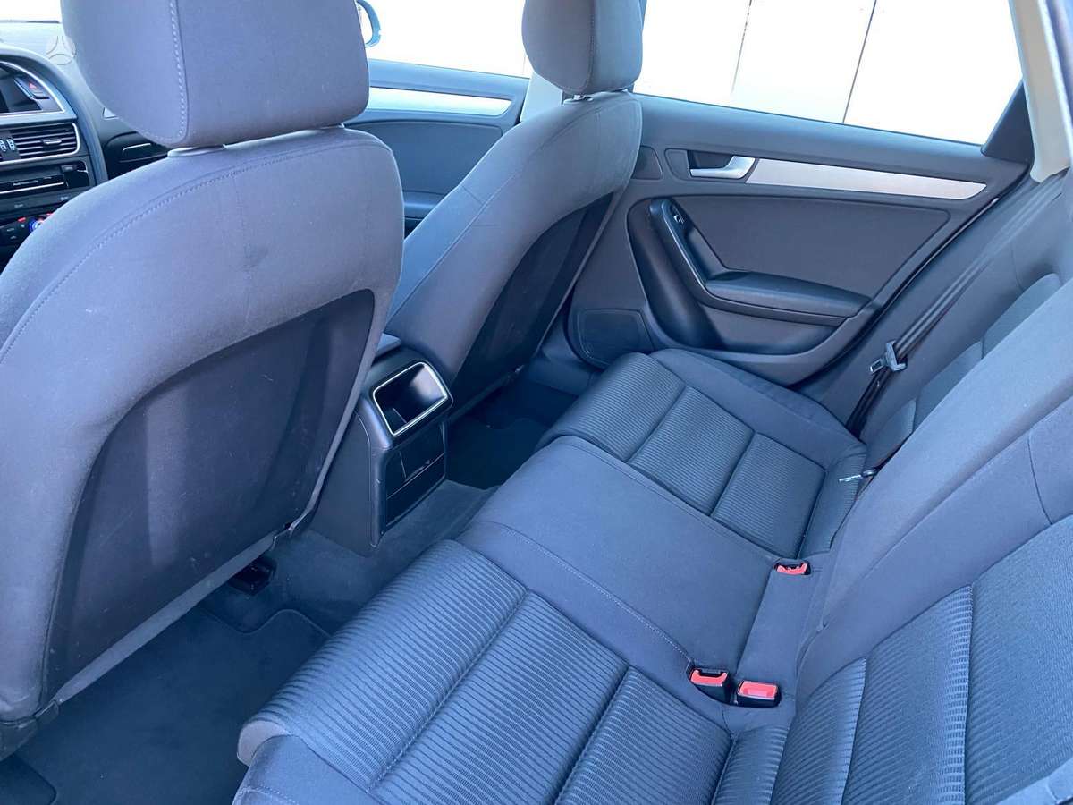 Audi A4 2012 — photo 17