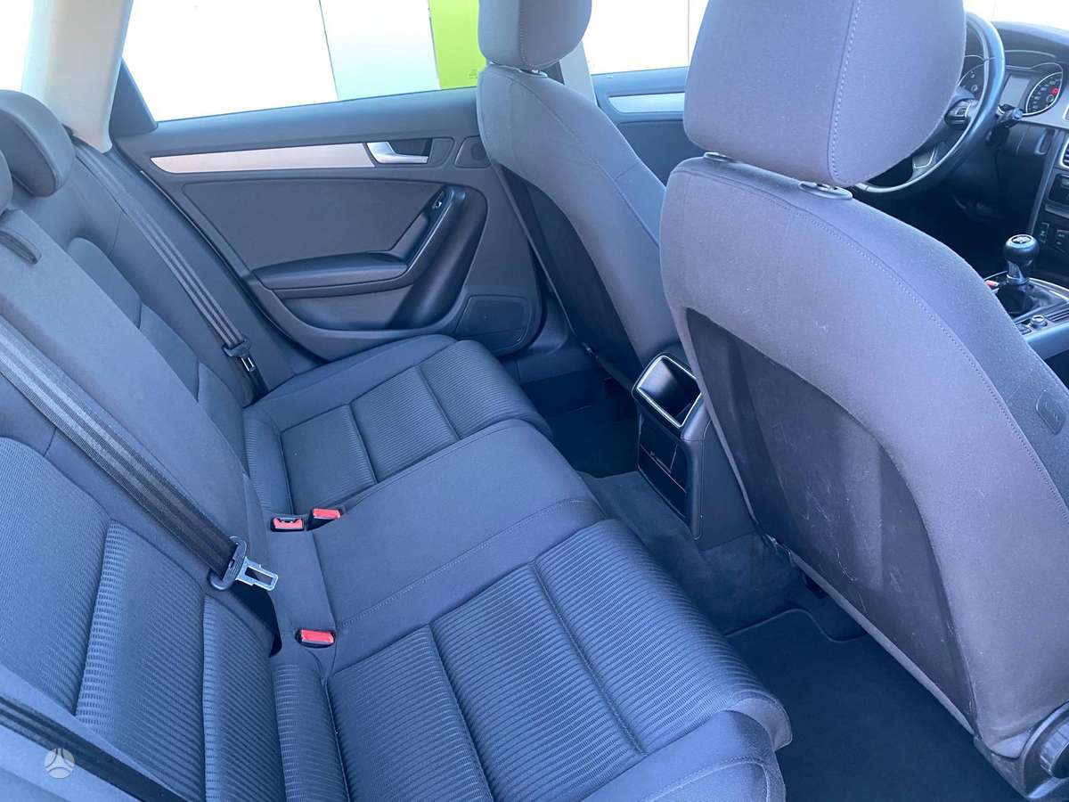 Audi A4 2012 — photo 18