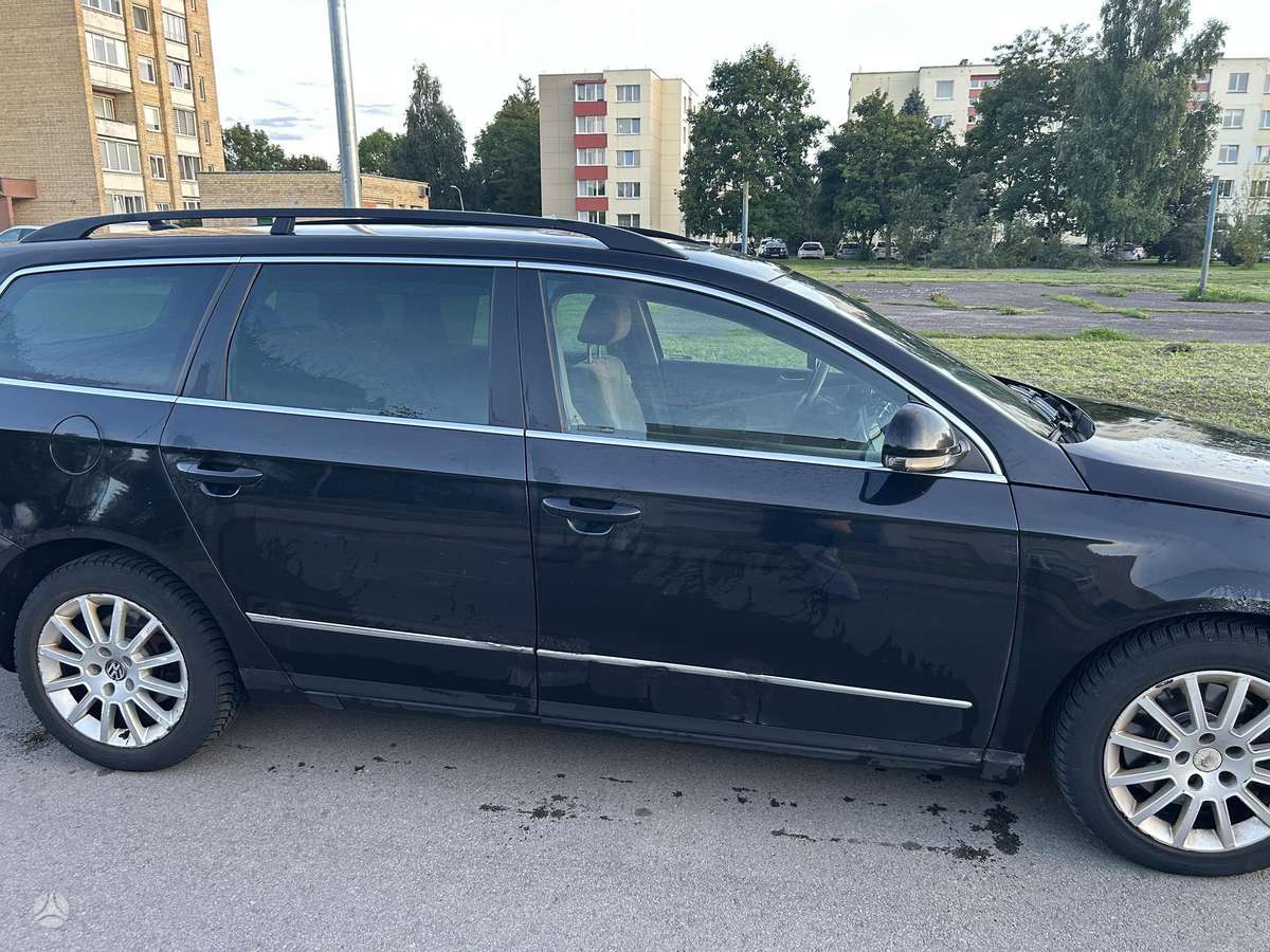 Volkswagen Passat 2009 — interior