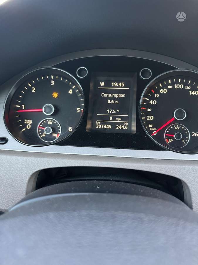 Volkswagen Passat 2009 — photo 7