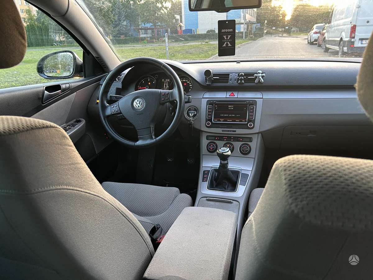 Volkswagen Passat 2009 — photo 8