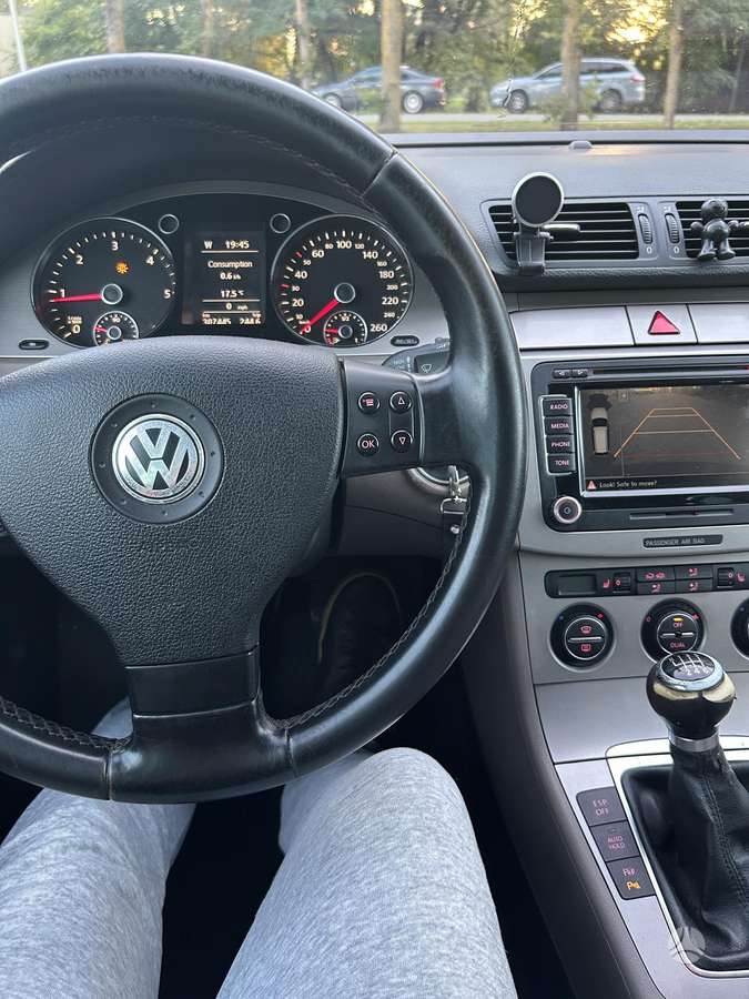 Volkswagen Passat 2009 — photo 9