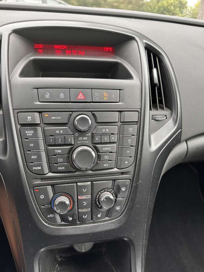 Opel Astra 2015 — photo 10