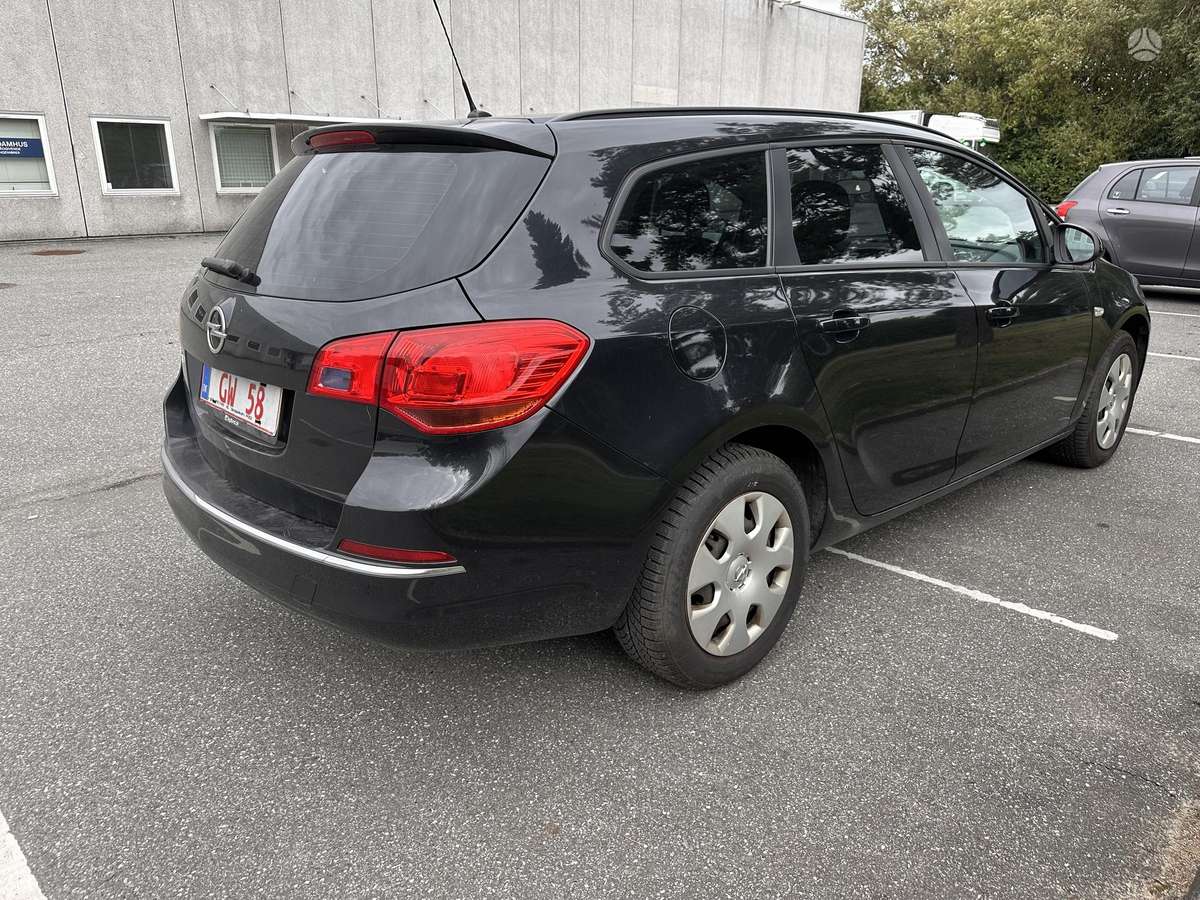 Opel Astra 2015 — interior