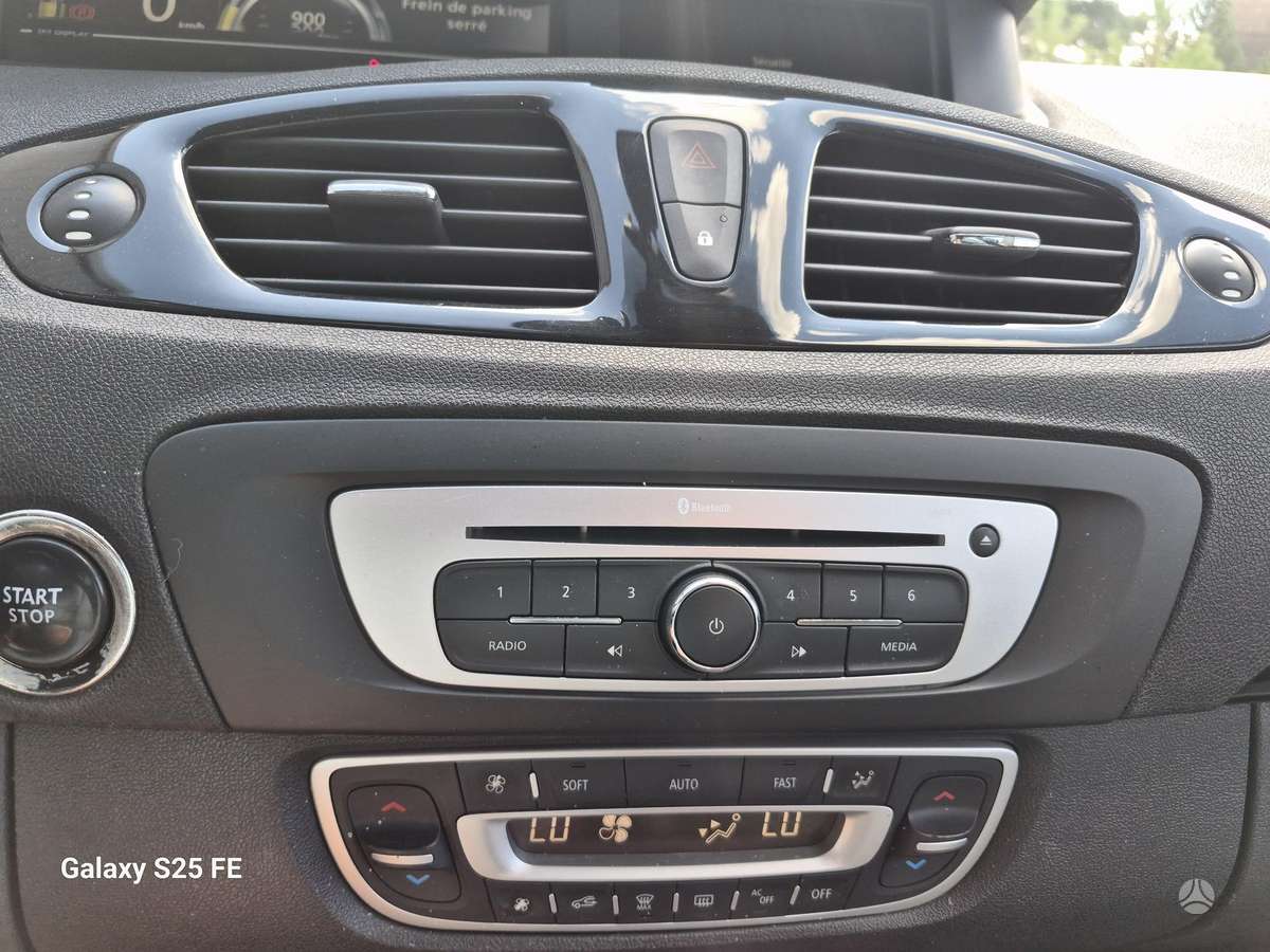 Renault Grand 2015 — photo 10