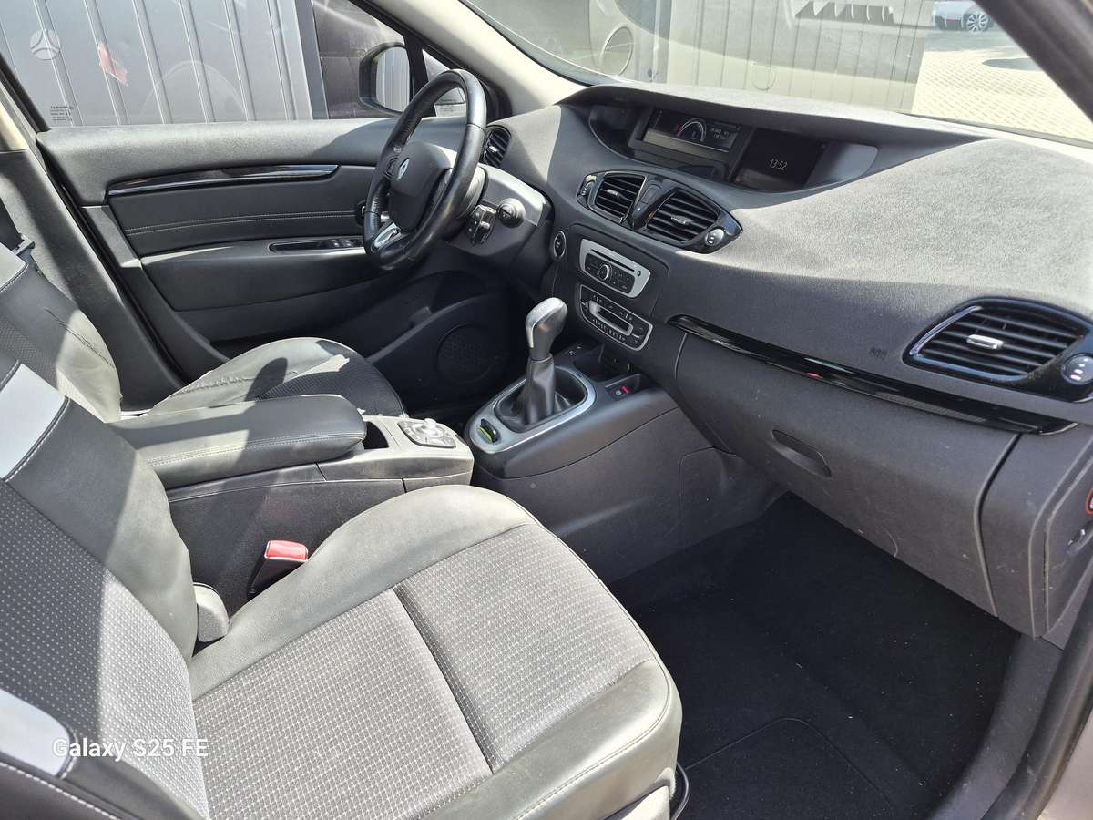 Renault Grand 2015 — photo 16