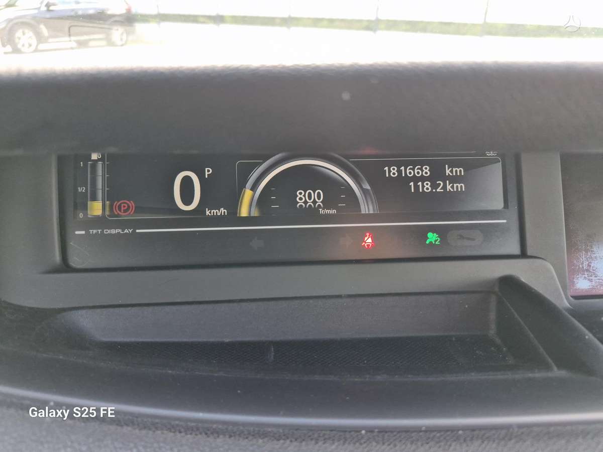 Renault Grand 2015 — photo 8