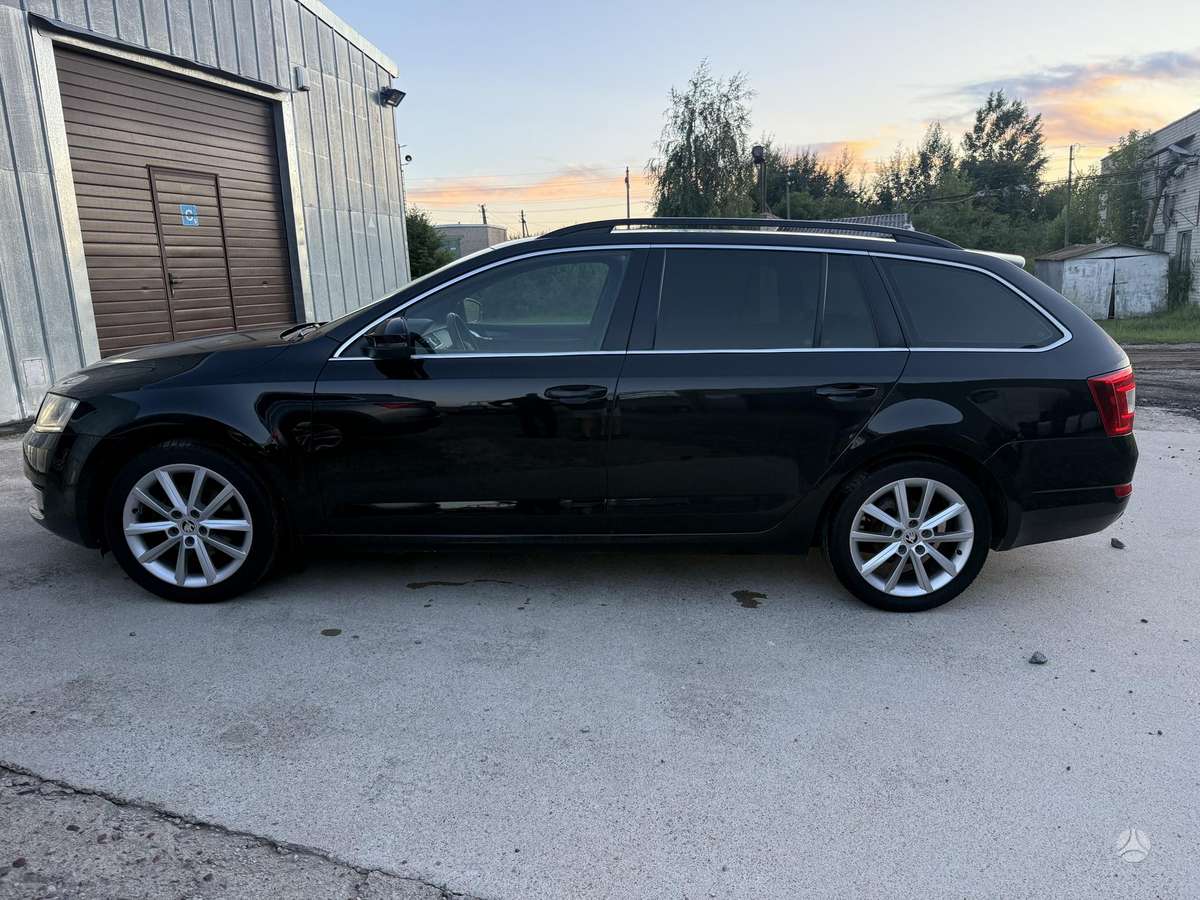 Skoda Octavia 2013 — rear view
